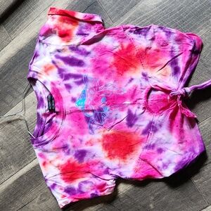 Croped tyedye shirt with mushroom lady